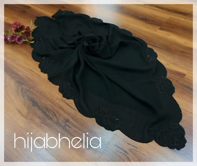روسری نگين دار مدل گل رز مشکی